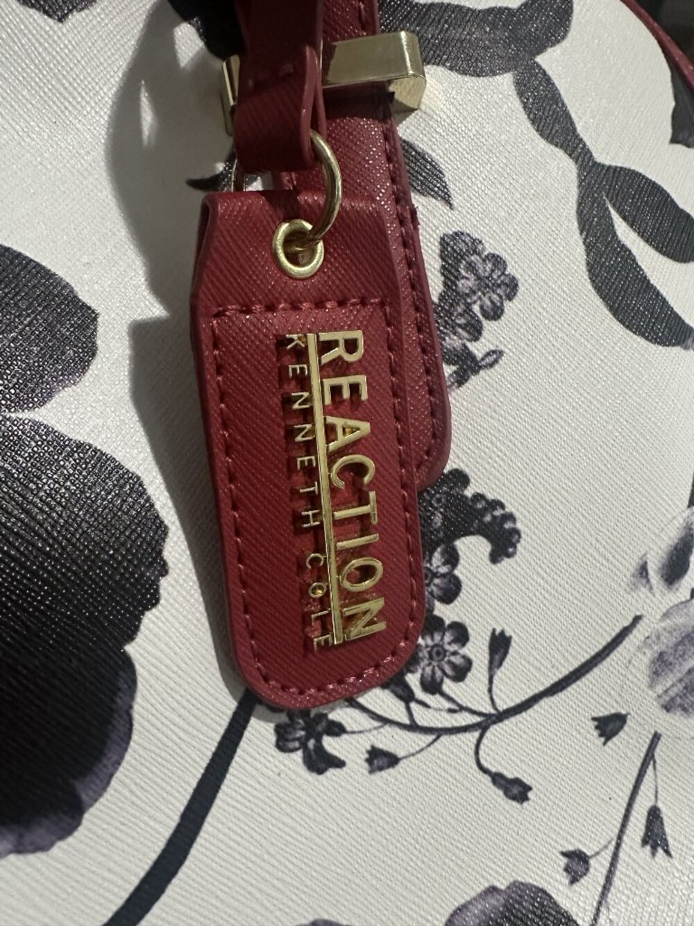Kenneth Cole Reaction tote - Picture 2 of 6